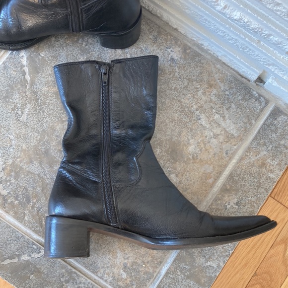 Etienne Aigner Black Leather Ankle Boots w Pointy Toes Lyle Style size 6 - Picture 4 of 13